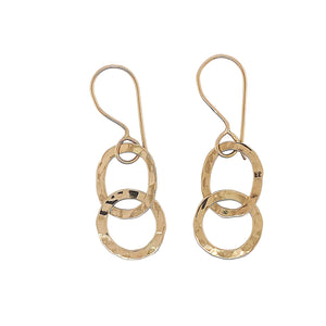 Oval earrings in 14 kt gold.