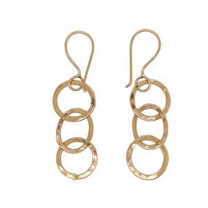 Oval earrings in 14 kt gold.