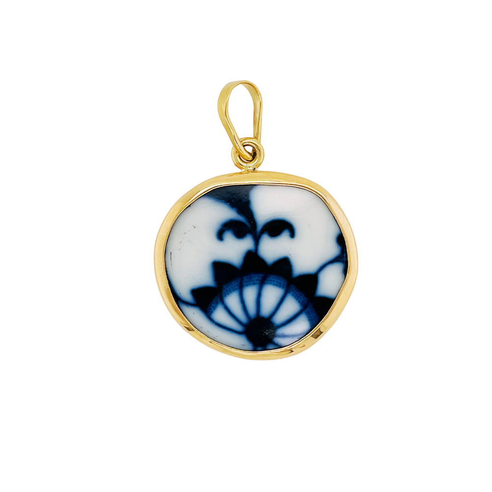 14k yellow gold blue chaney pendant.
