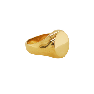 Sideview 14K yellow gold round signet ring