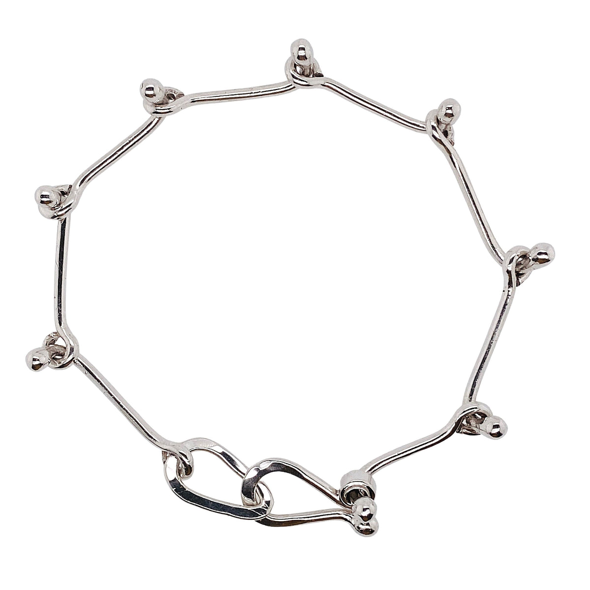 Ball link bracelet in sterling silver.