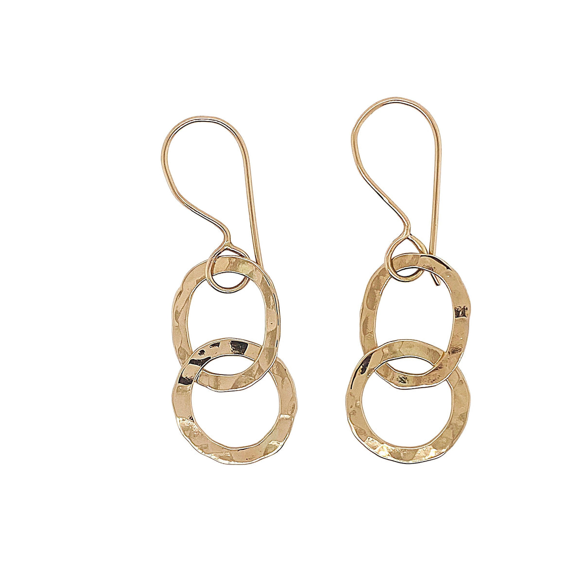 Oval earrings in 14 kt gold.