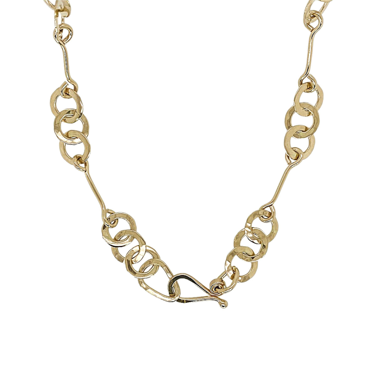 Large link necklace in gold.