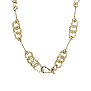 Large link necklace in gold.