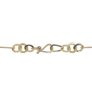 Large link bracelet in gold.
