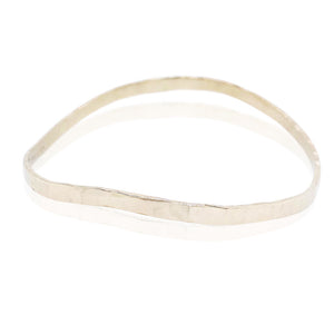 Hammered bangle in white gold